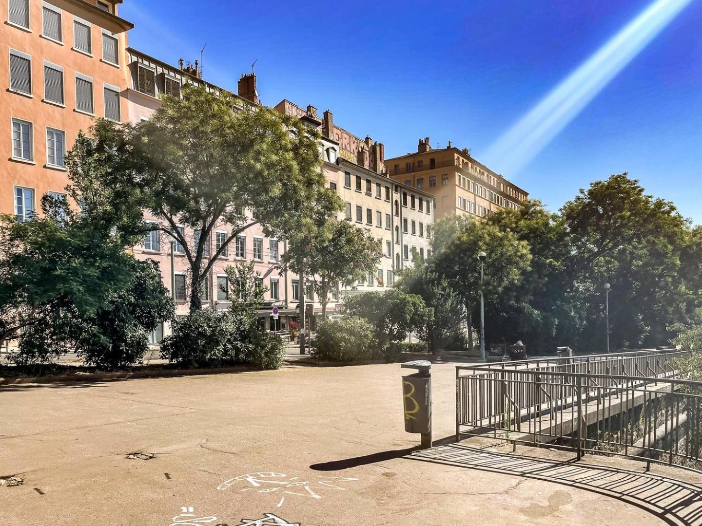 Le Duplex Des Pentes Ail Apartment Lyon Ngoại thất bức ảnh